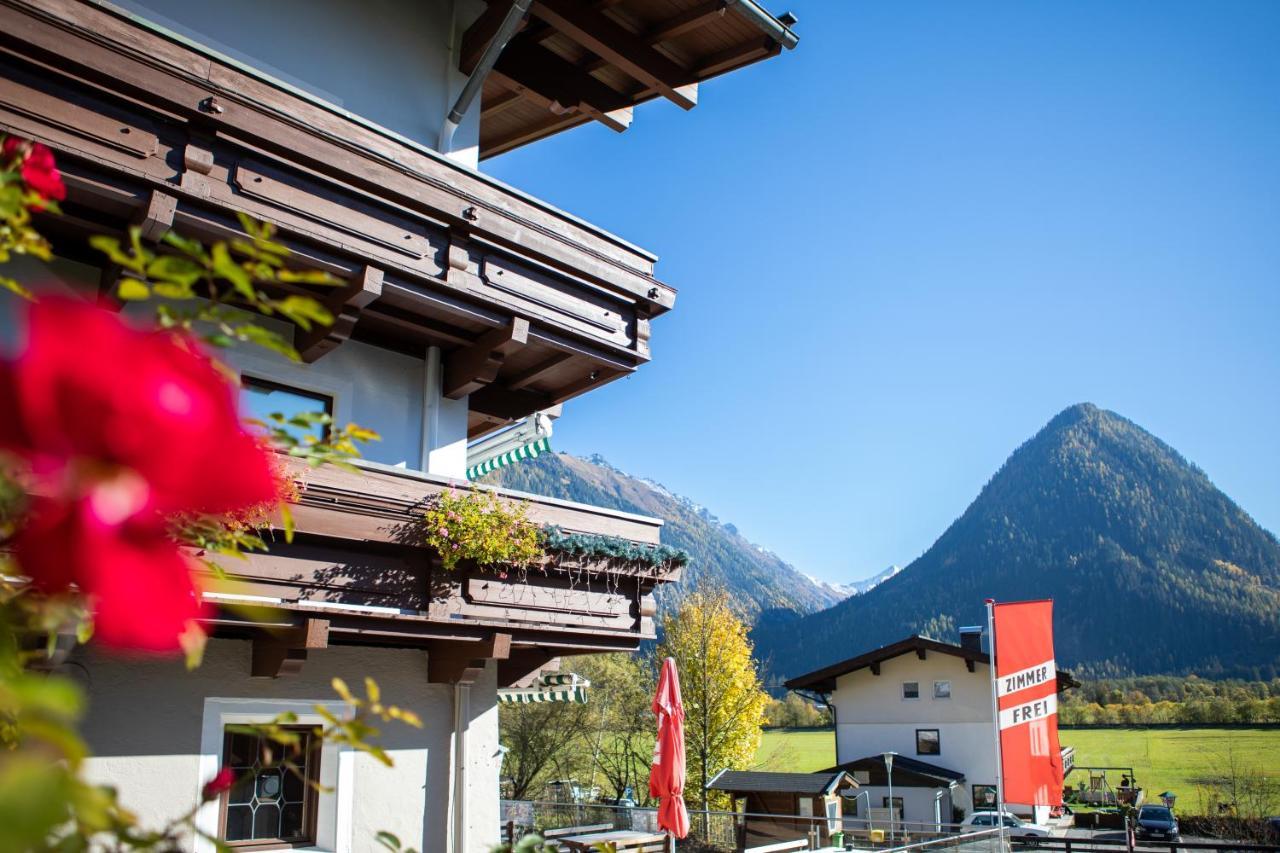Hotel Wildrose Neukirchen am Grossvenediger Exterior photo